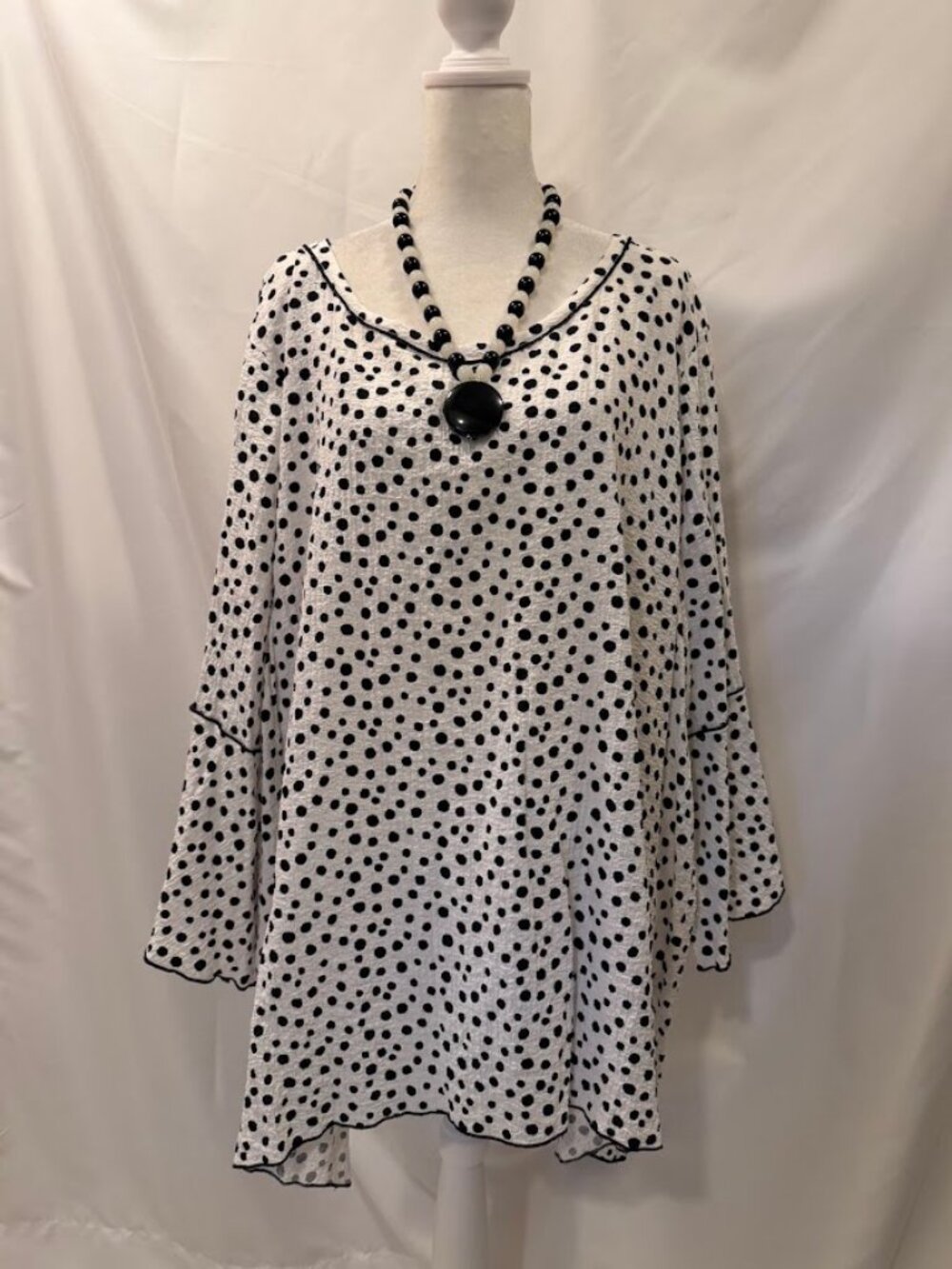 NWOT ALI MILES Black & White Polka Dots Top (Polyester/Rayon/Spandex) - 3x
